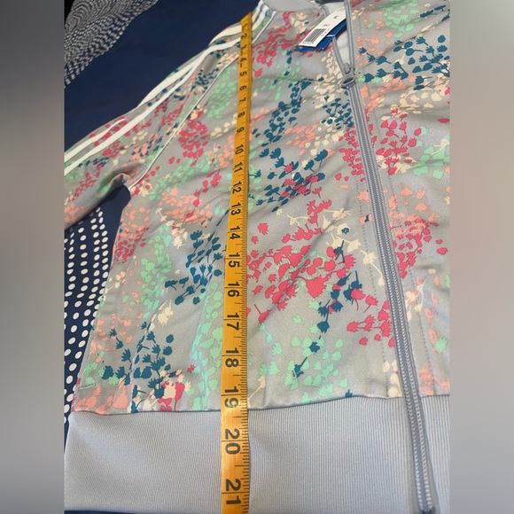 NWT Adidas Flower Track Jacket Girls Size 14-15th yrs/XL - Picture 8 of 8